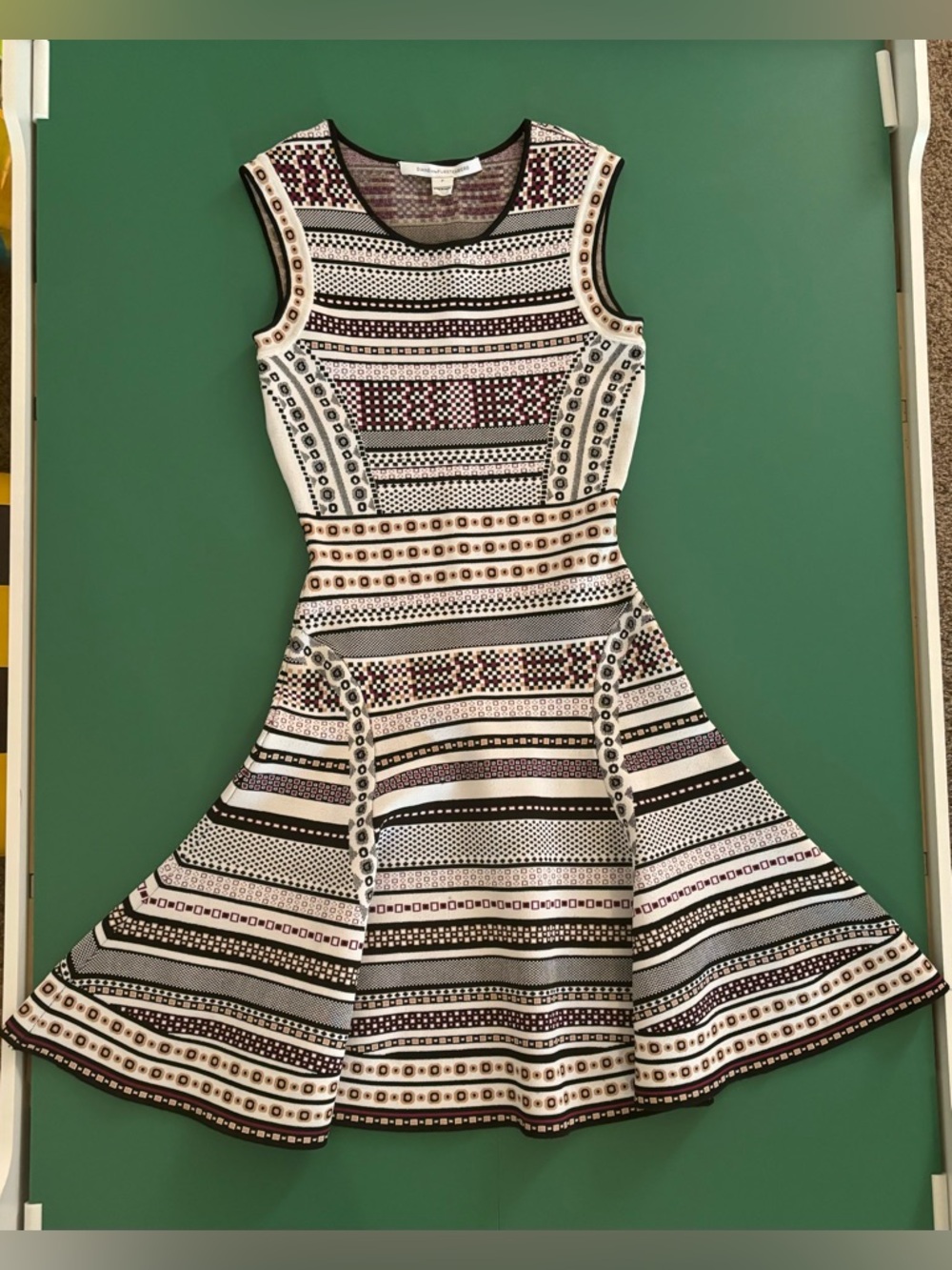 Diane Von Furstenberg Size S Sleeveless Mini Dress in Cream, Black and Burgundy